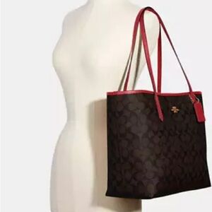 Coach City Tote In Signature Canvas